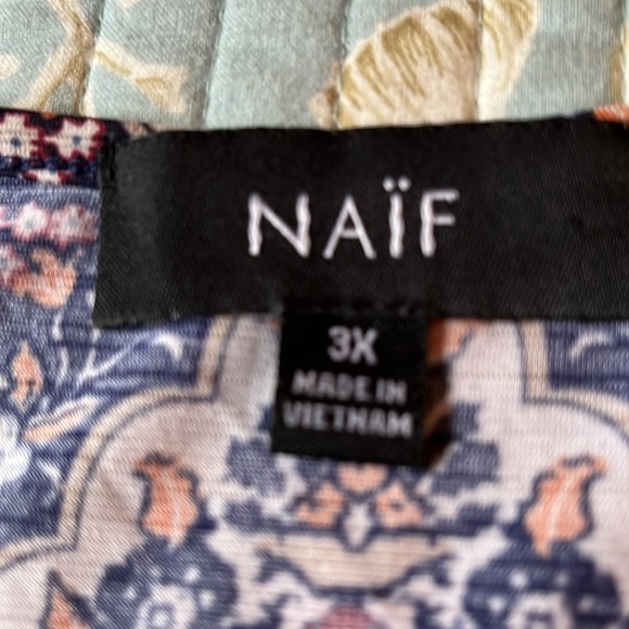 Sleeveless print top with solid side panels size 3X  Naïf - Picture 4 of 7